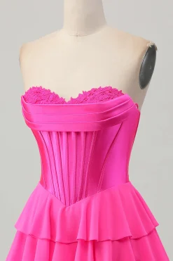 Espartilho sem alças amarelo Um vestido de volta em camadas de linha
