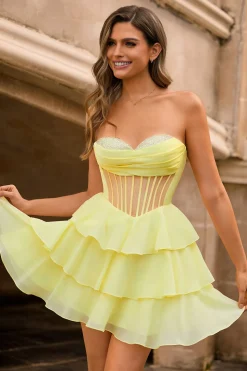 Espartilho sem alças amarelo Uma linha frisado Homecoming Dress