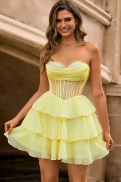 Espartilho sem alças amarelo Uma linha frisado Homecoming Dress