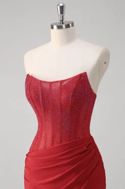 Espartilho vermelho brilhante sereia sem alças longo vestido de baile com fenda