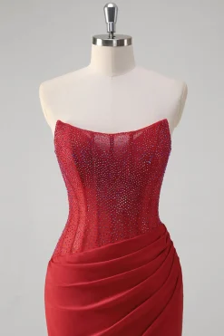 Espartilho vermelho brilhante sereia sem alças longo vestido de baile com fenda