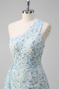 Flor azul branca um ombro vestido de dama de honra com fenda