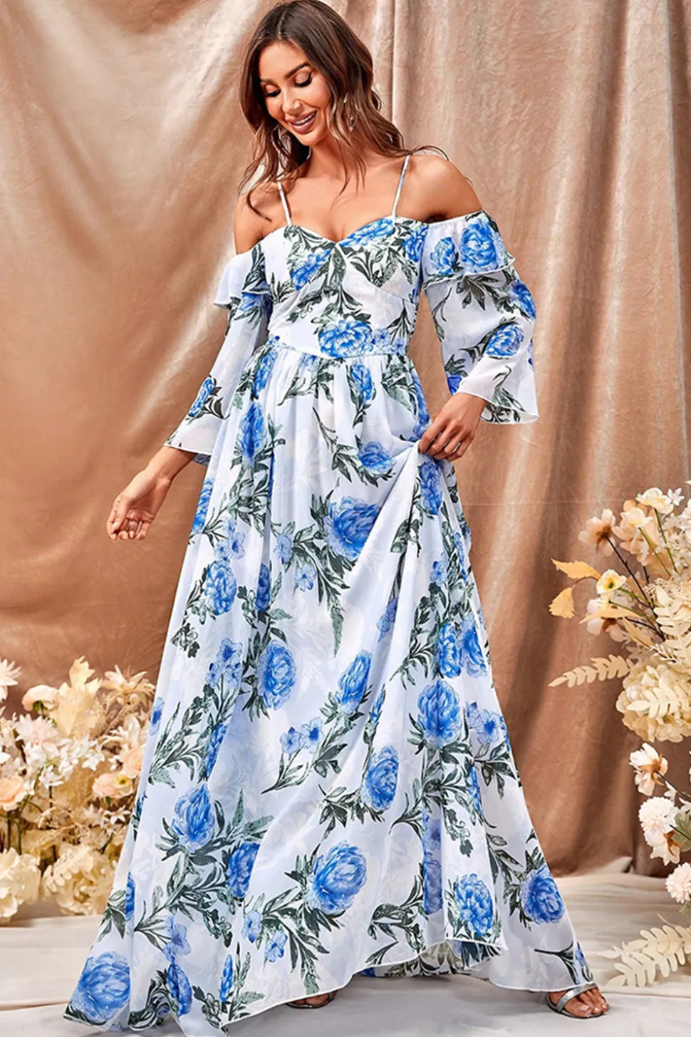 Flor azul branca Um vestido de baile longo linha com mangas babadas