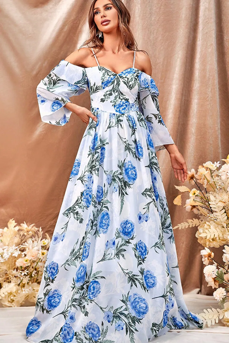 Flor azul branca Um vestido de baile longo linha com mangas babadas