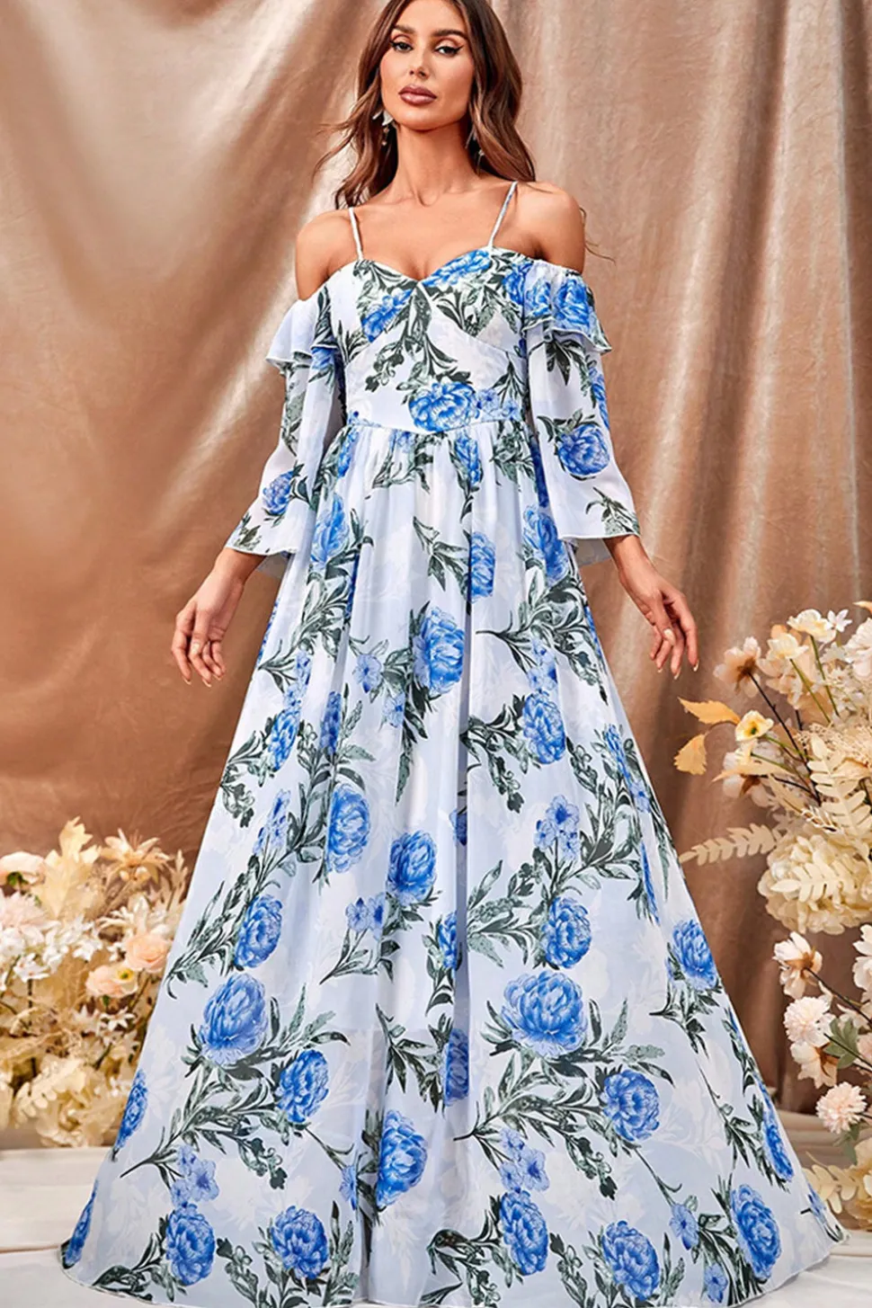 Flor azul branca Um vestido de baile longo linha com mangas babadas