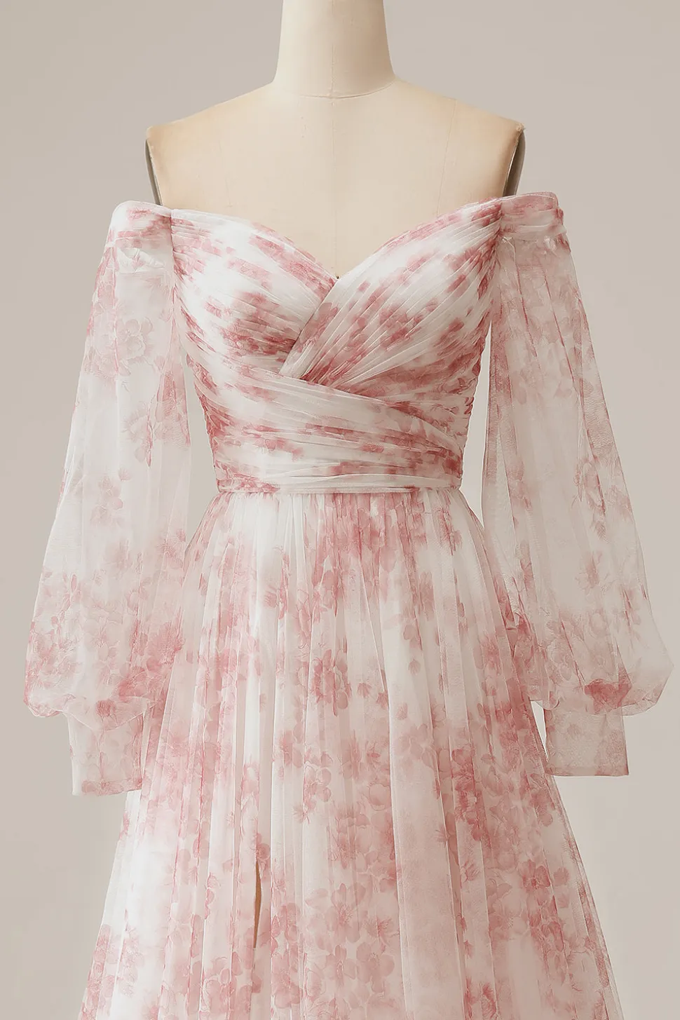 Flor de marfim Uma linha fora do ombro plissado vestido de noiva floral com mangas compridas