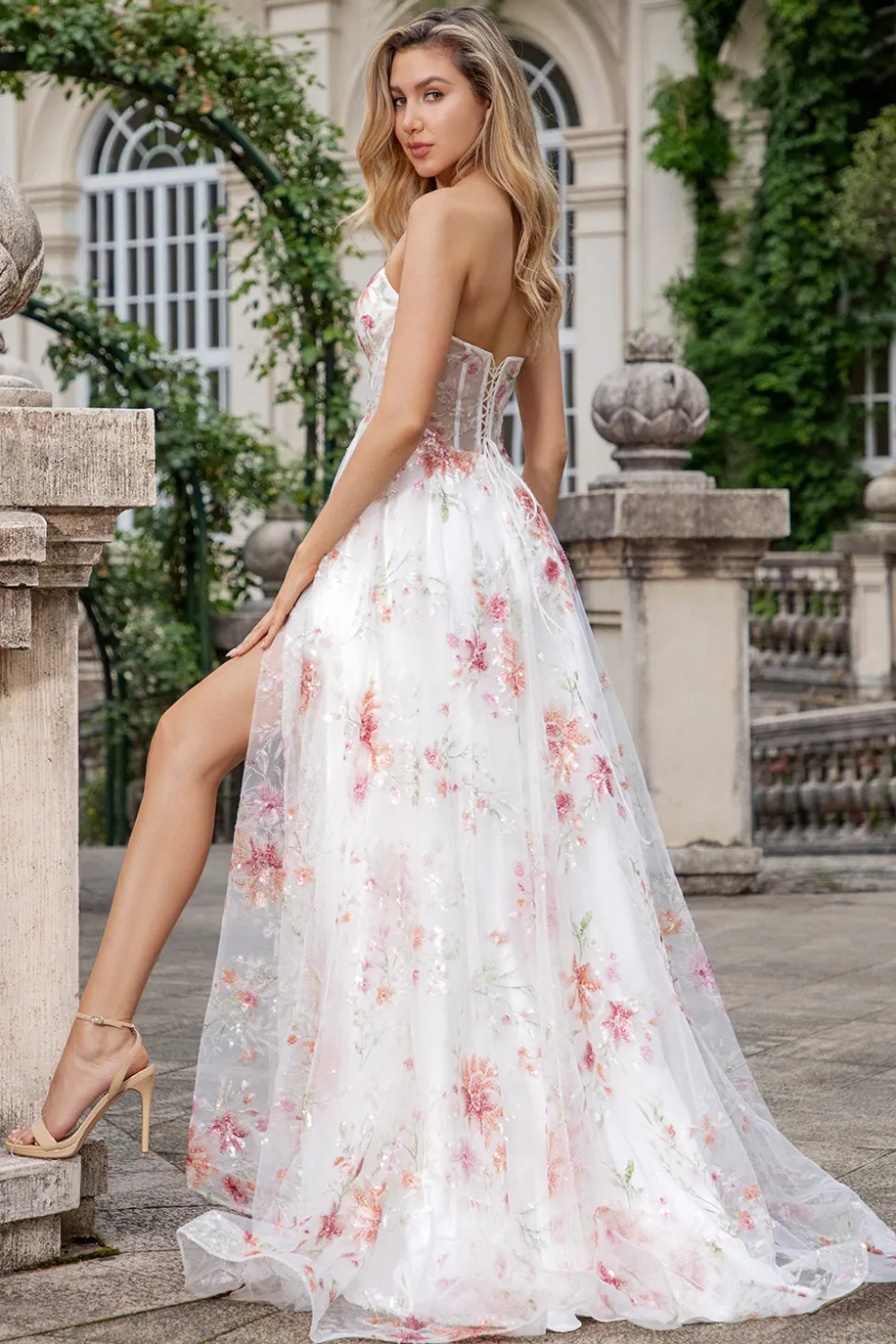 Flor de Marfim Uma Linha Querida Bordado Corset Long Prom Dress com Fenda