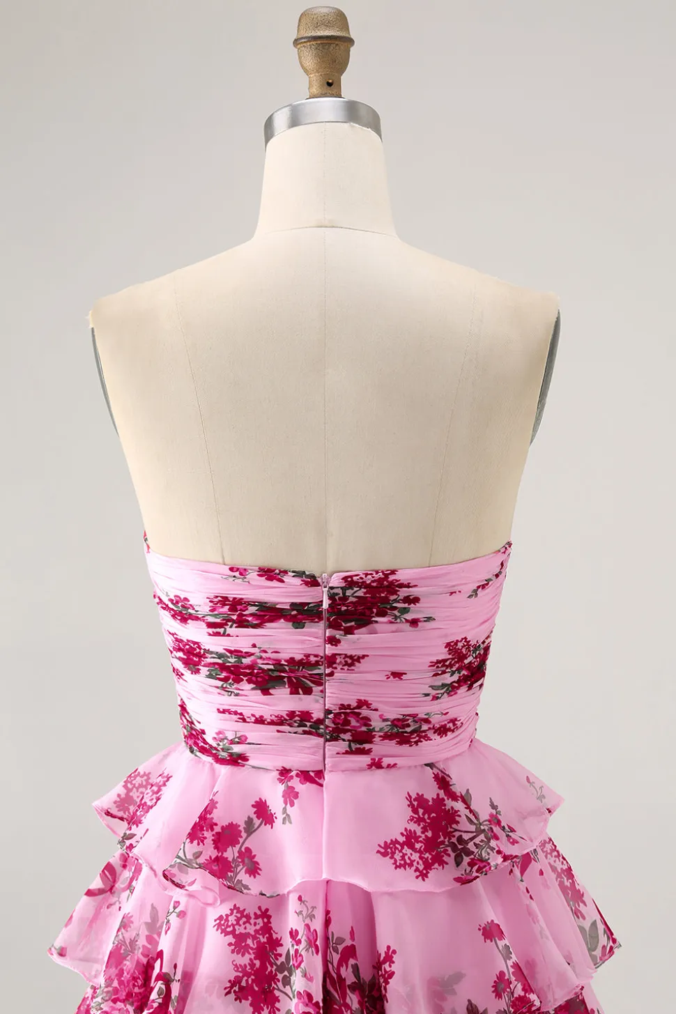 Flor rosa A-line Strapless Tiered Short Homecoming Dress com arco frontal