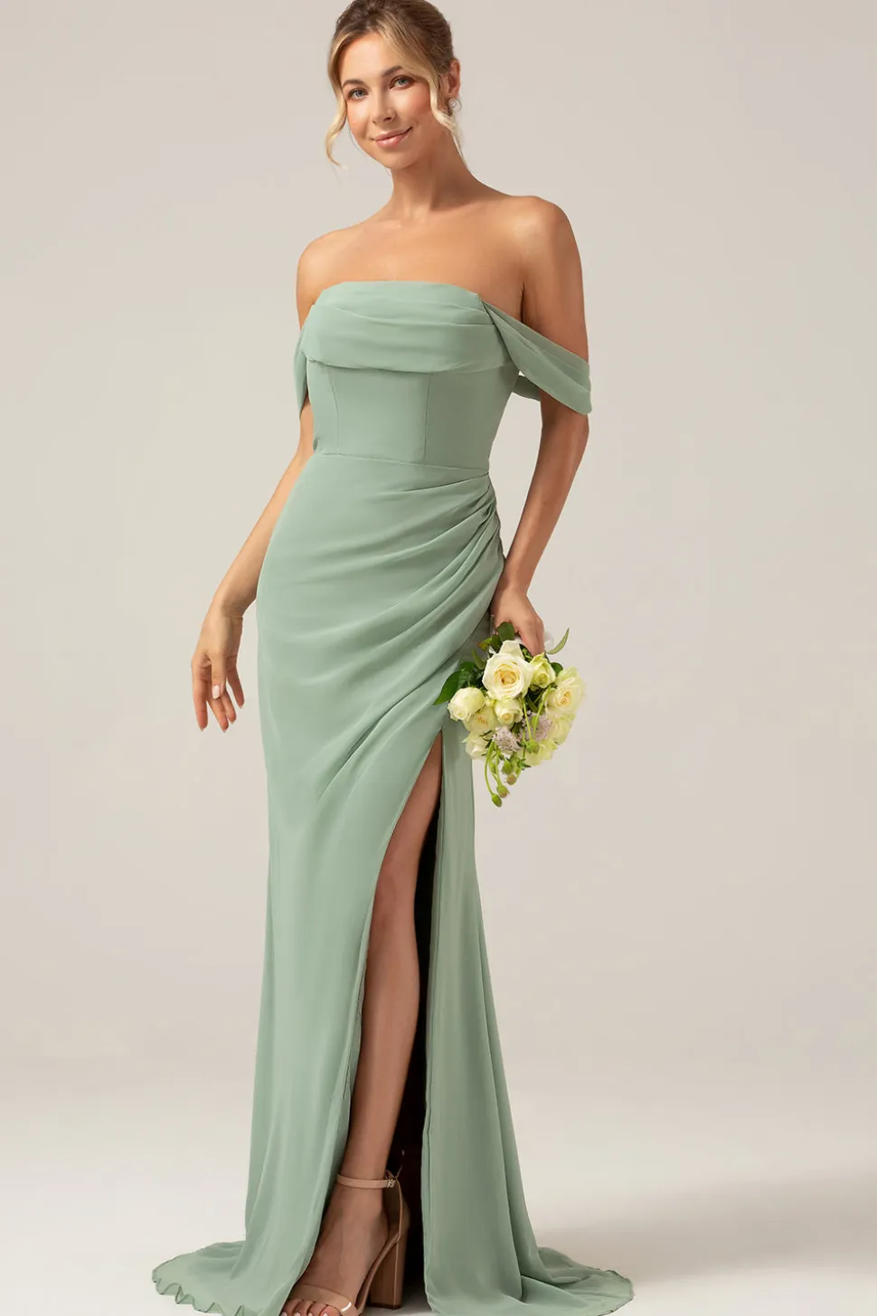 Fora da bainha de ombro Chiffon plissado Dusty Sage vestido de dama de honra