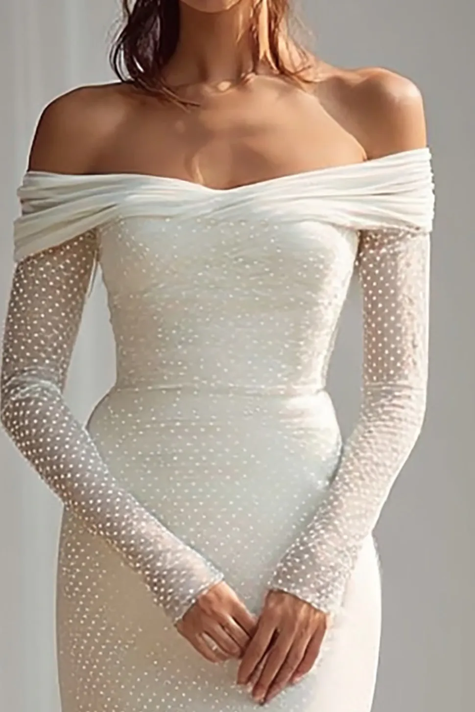 Fora da bainha de ombro Ruched vestido de noiva de marfim