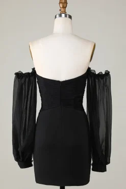 Fora do ombro Keyhole vestido preto Homecoming com frisos