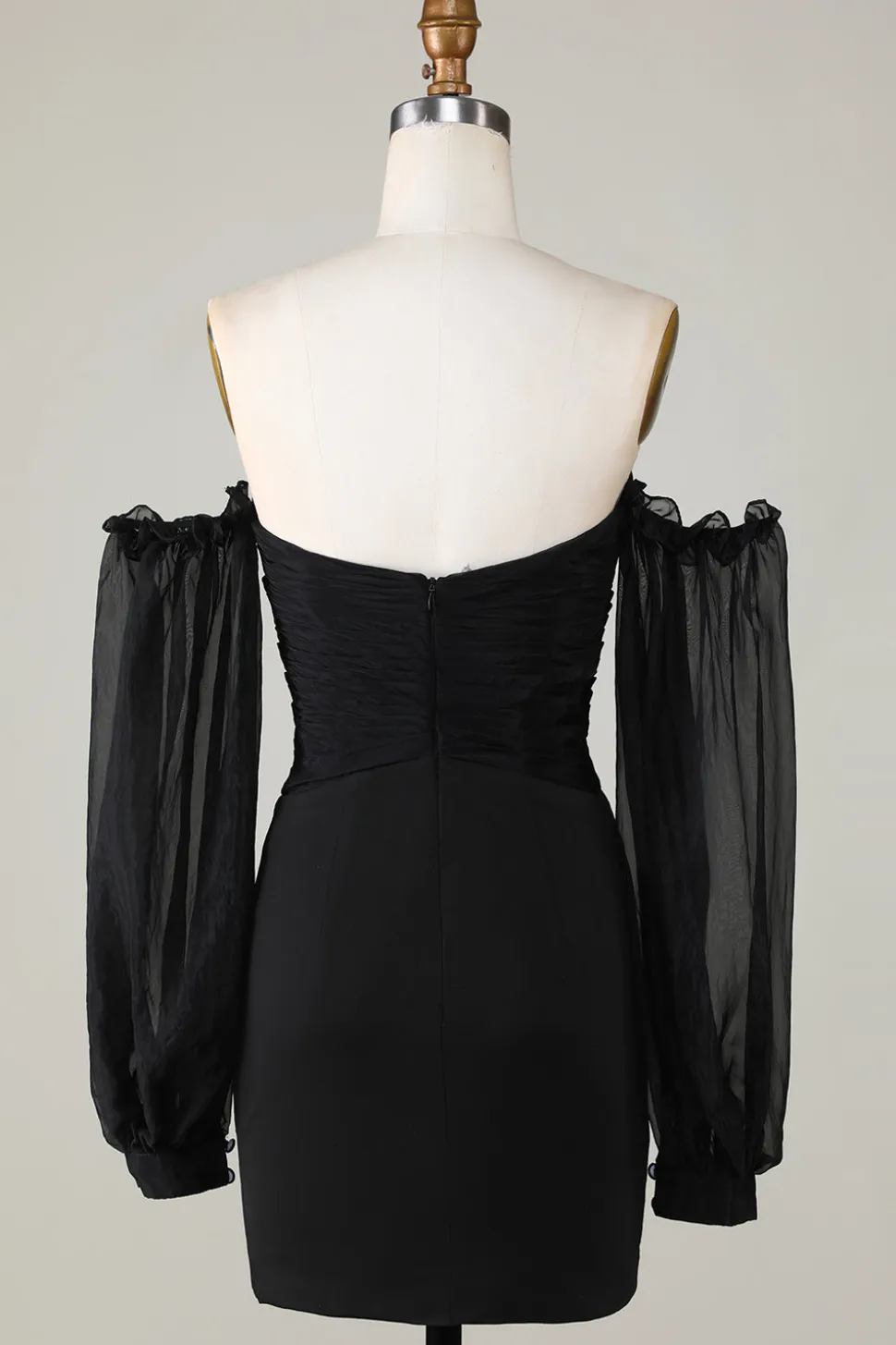 Fora do ombro Keyhole vestido preto Homecoming com frisos
