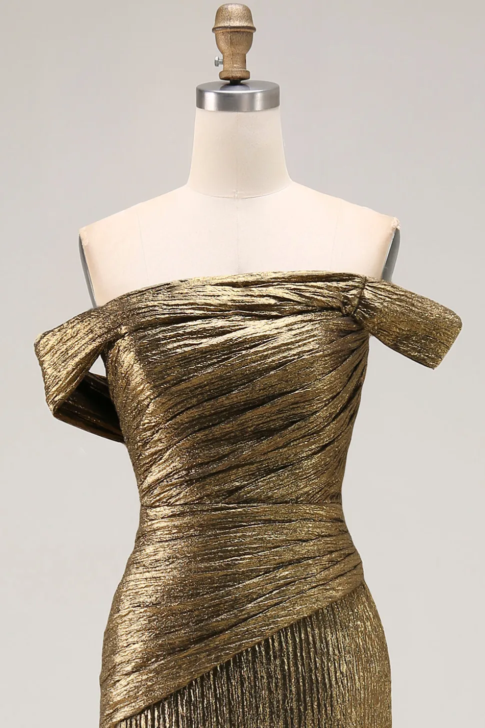 Fora do ombro metalizado vestido de baile de formatura com fenda