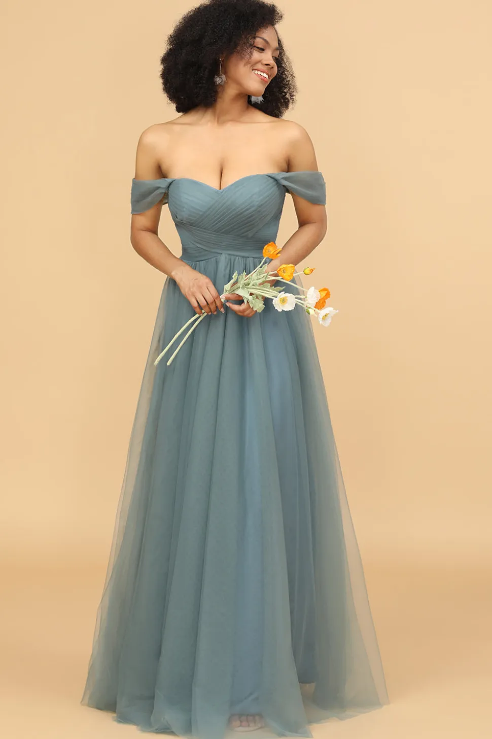 Fora do ombro Tulle Vestido de dama de honra com ruffles