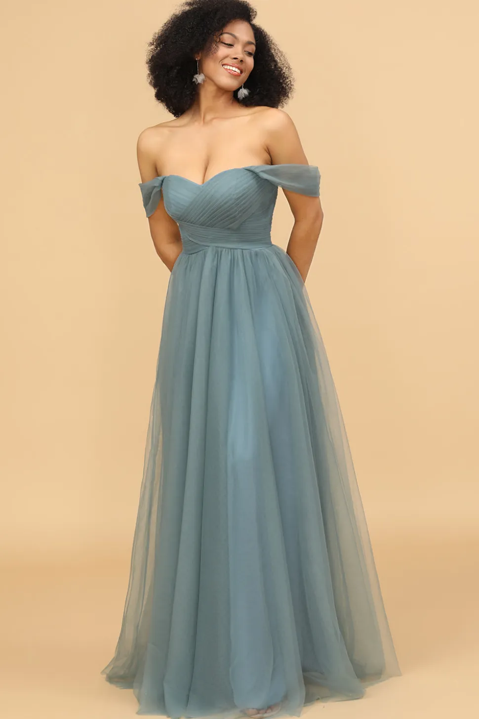 Fora do ombro Tulle Vestido de dama de honra com ruffles