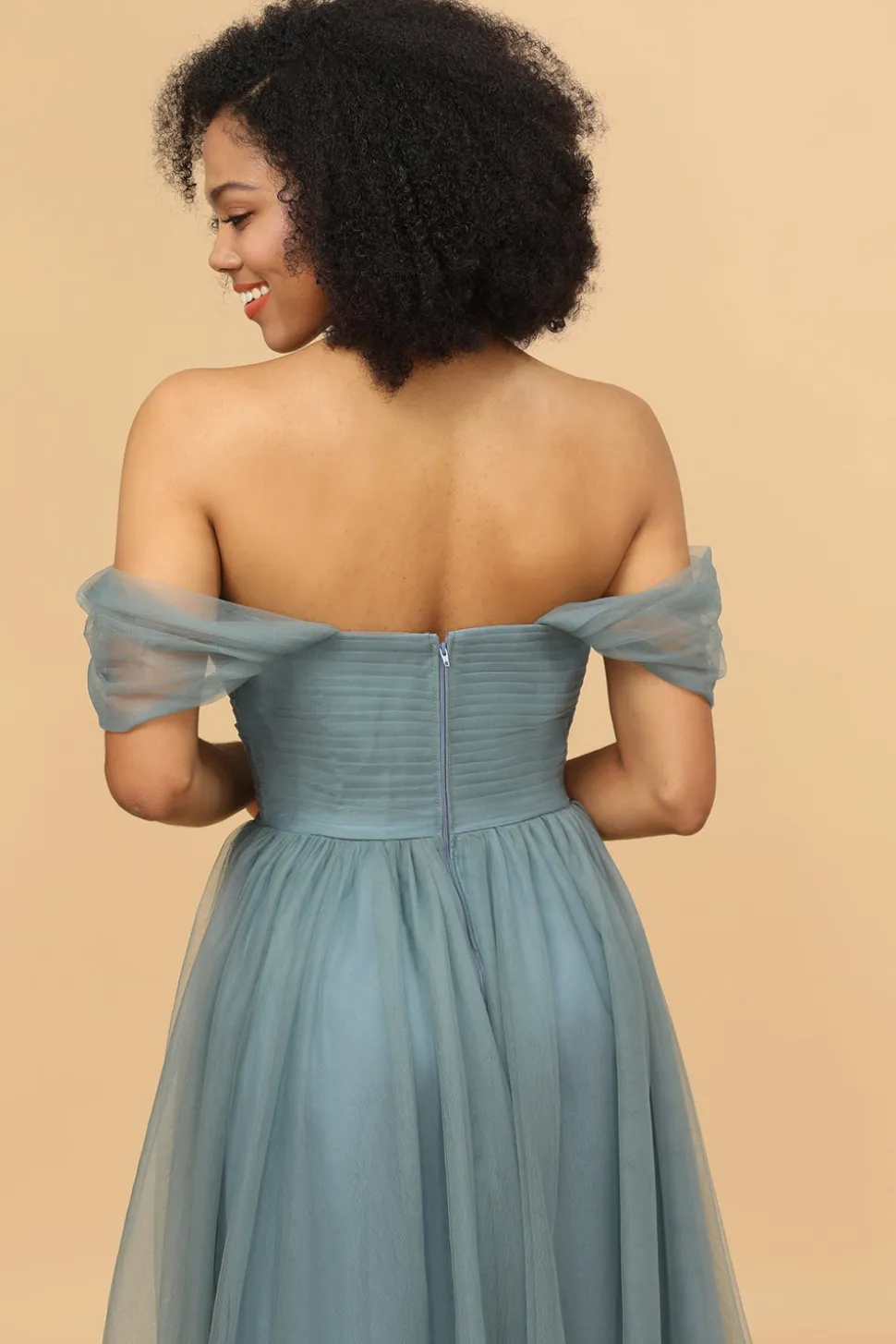 Fora do ombro Tulle Vestido de dama de honra com ruffles