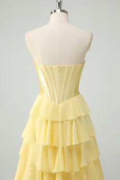 Fuchsia A Line Strapless Corset Tiered Prom Dress com Folhos