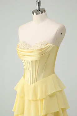 Fuchsia A Line Strapless Corset Tiered Prom Dress com Folhos