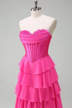 Fuchsia A Line Strapless Corset Tiered Prom Dress com Folhos