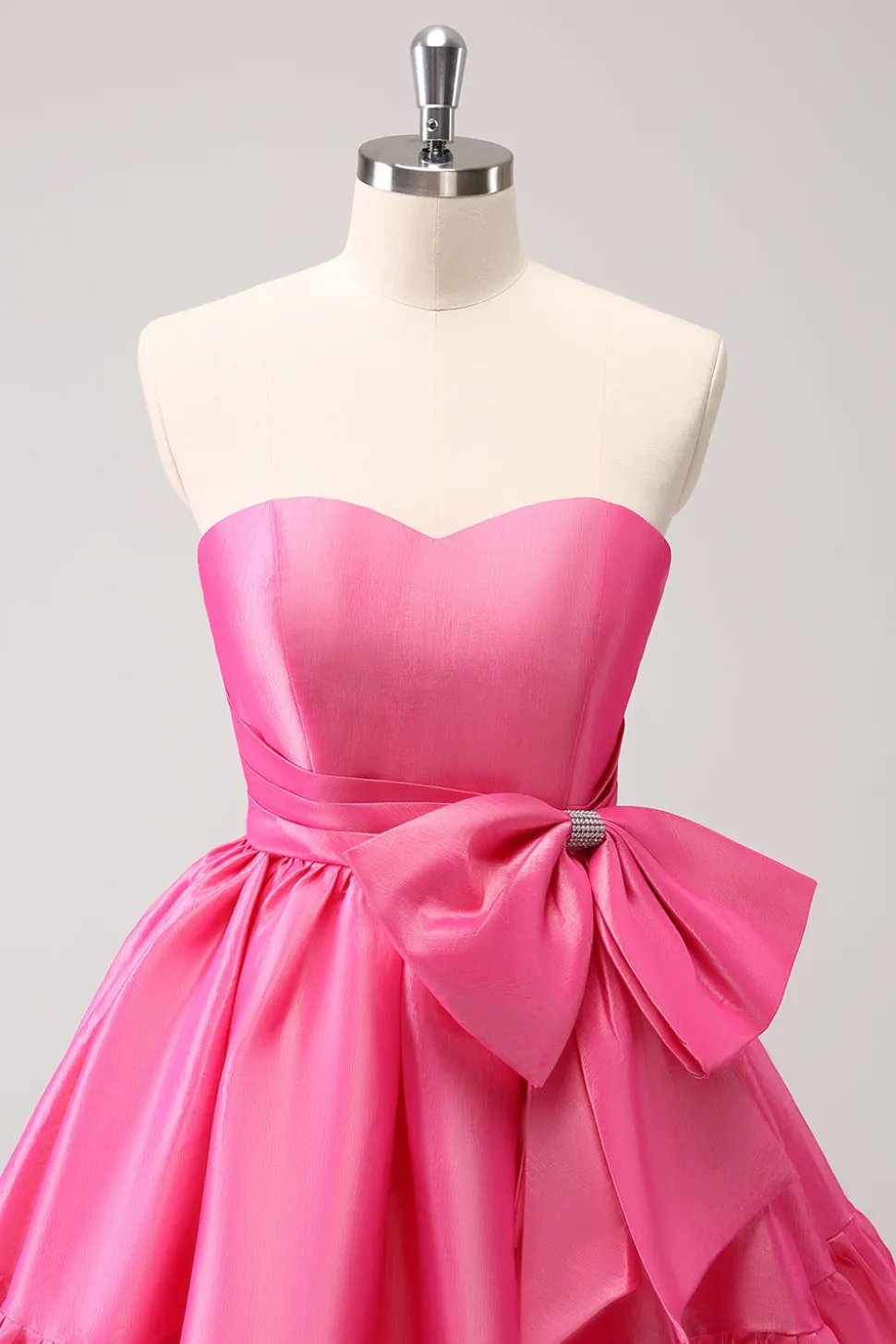 Fuchsia A-Line Strapless Ruffle Vestido Curto Homecoming com Arco