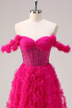 Fuchsia A-Line Tiered Off the Shoulder Long Corset Prom Dress com Missangas