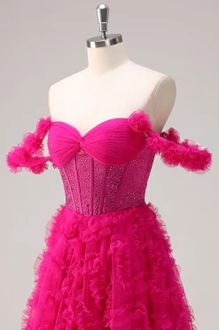 Fuchsia A-Line Tiered Off the Shoulder Long Corset Prom Dress com Missangas