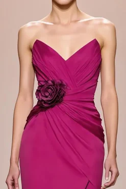 Fuchsia cetim uma linha sem alças longo vestido de noite com flor 3D