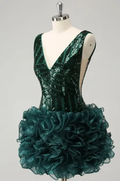 Glitter Verde Escuro V Neck Sequins Homecoming Dress com Folhos Destacáveis