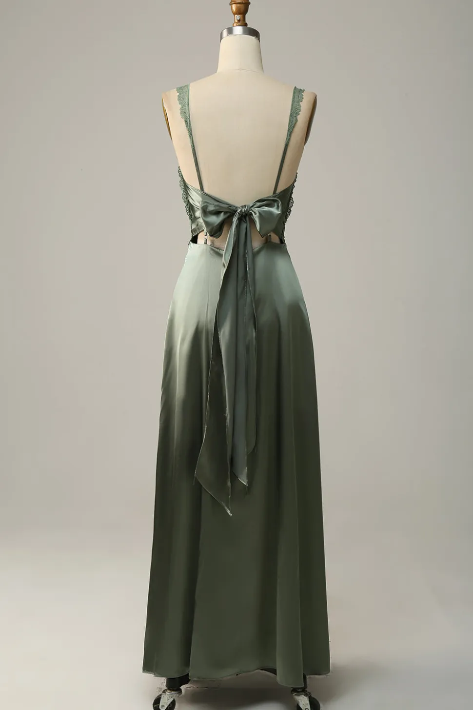 Gola em V Dusty Verde Vestido de Dama de Honor Renda
