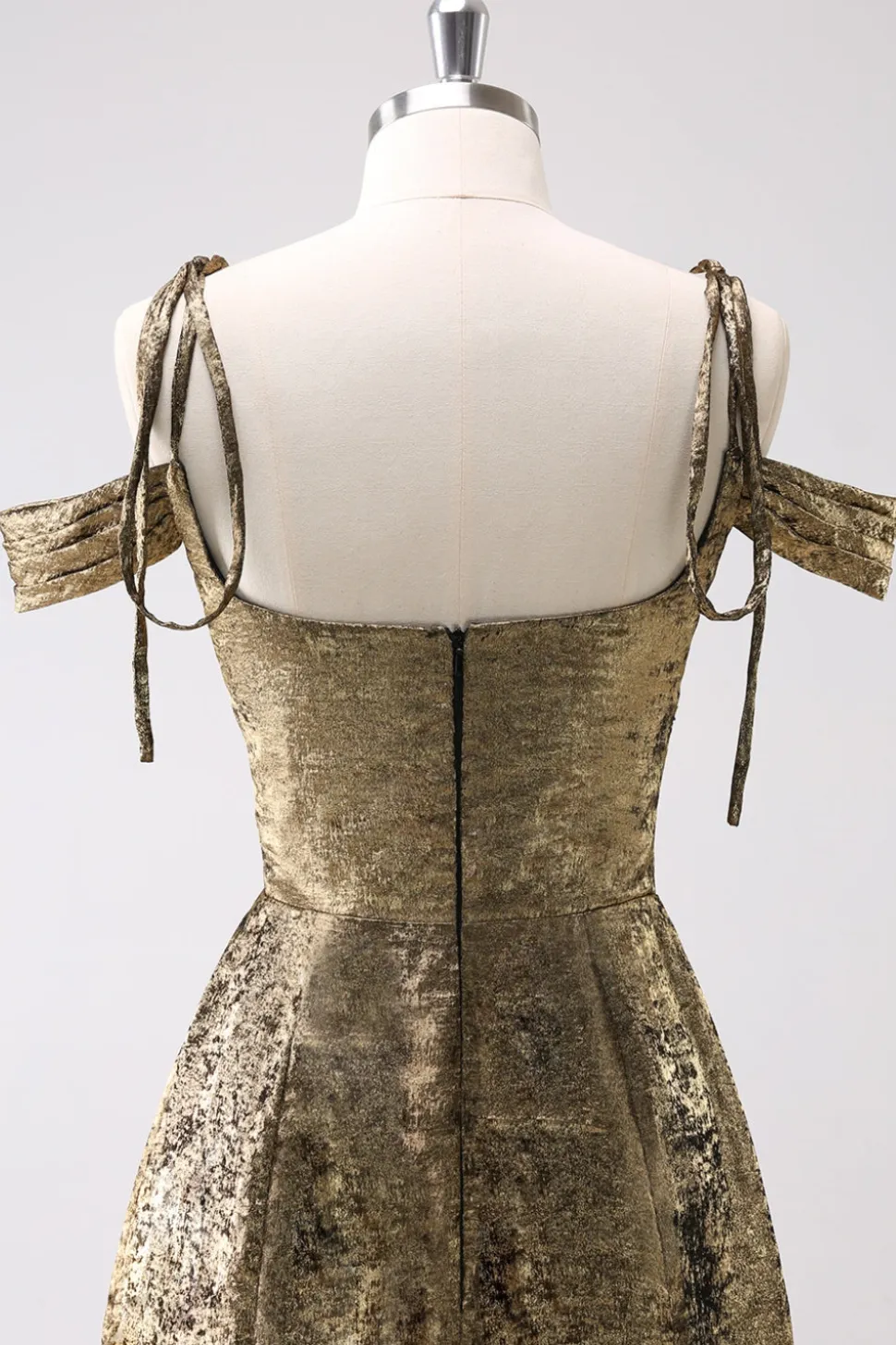 Golden Cold Shoulder A-Line Vestido Curto Homecoming