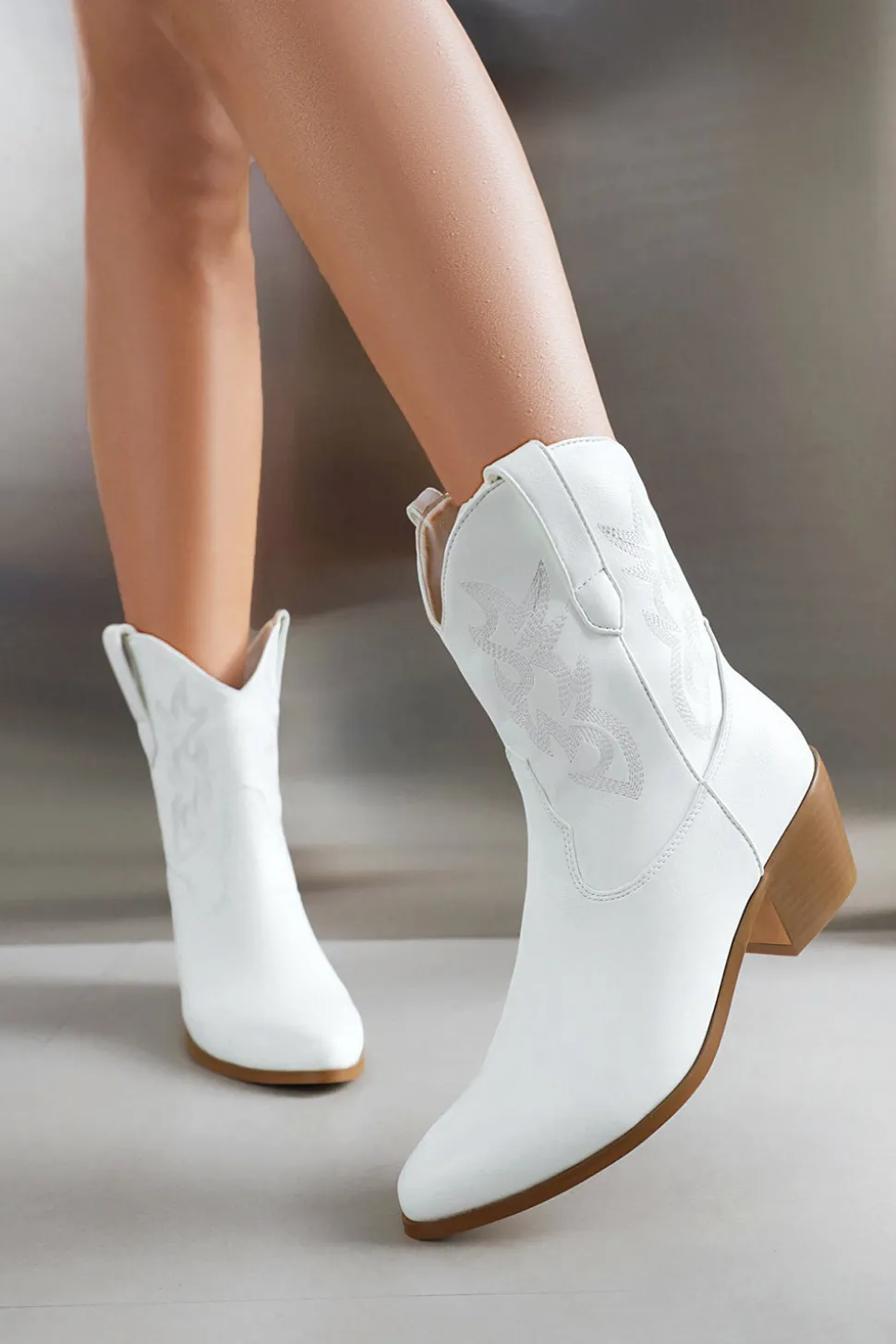 Golden Low Chunky Heel Western Cowgirl Botas