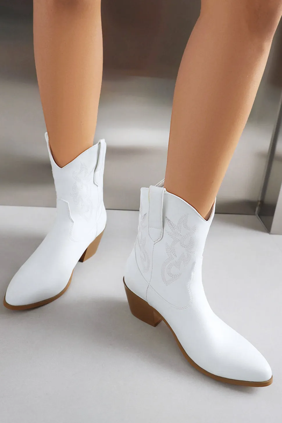 Golden Low Chunky Heel Western Cowgirl Botas