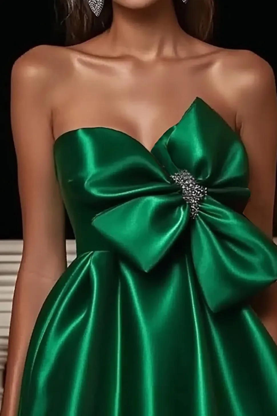 Green Short Satin A-Line Homecoming Vestido com Arco