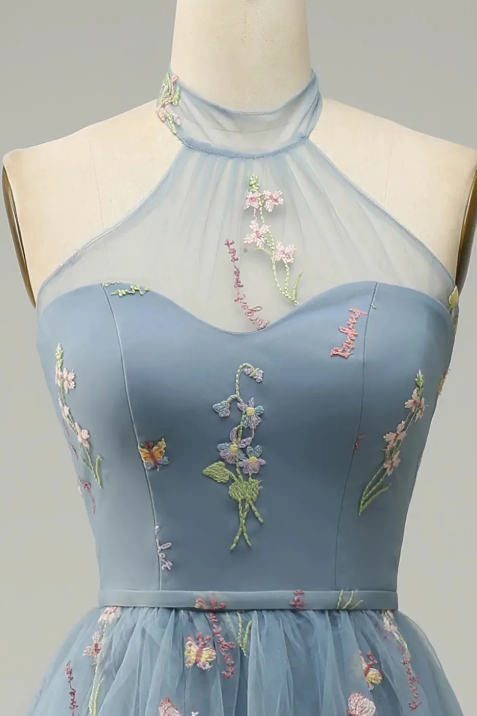 Halter A Line Vestido de Cerimónia Com Bordado