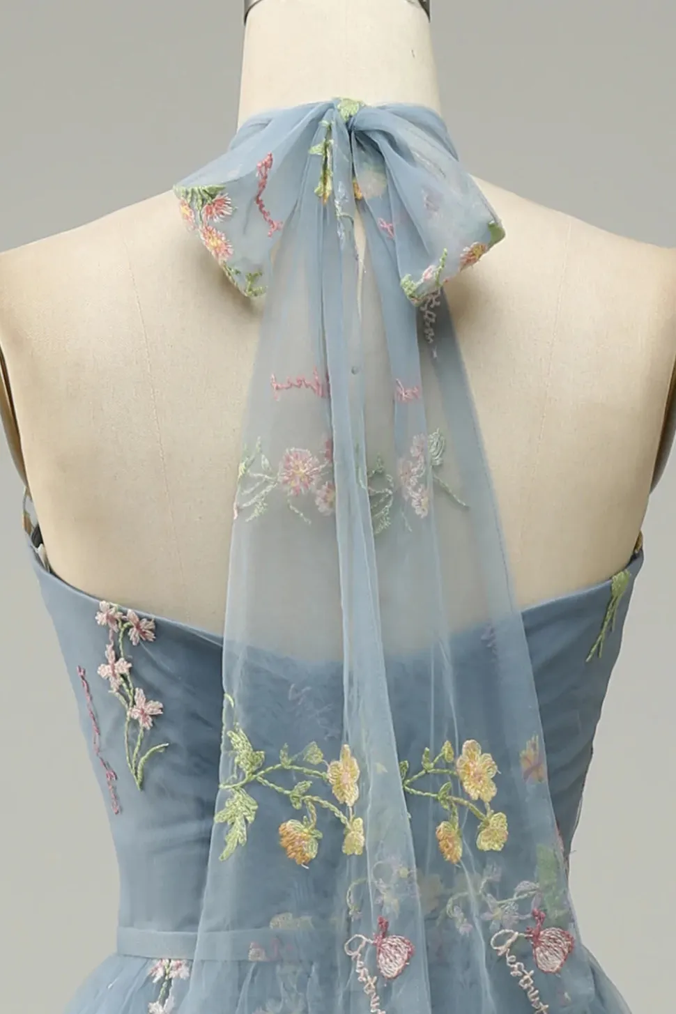 Halter A Line Vestido de Cerimónia Com Bordado