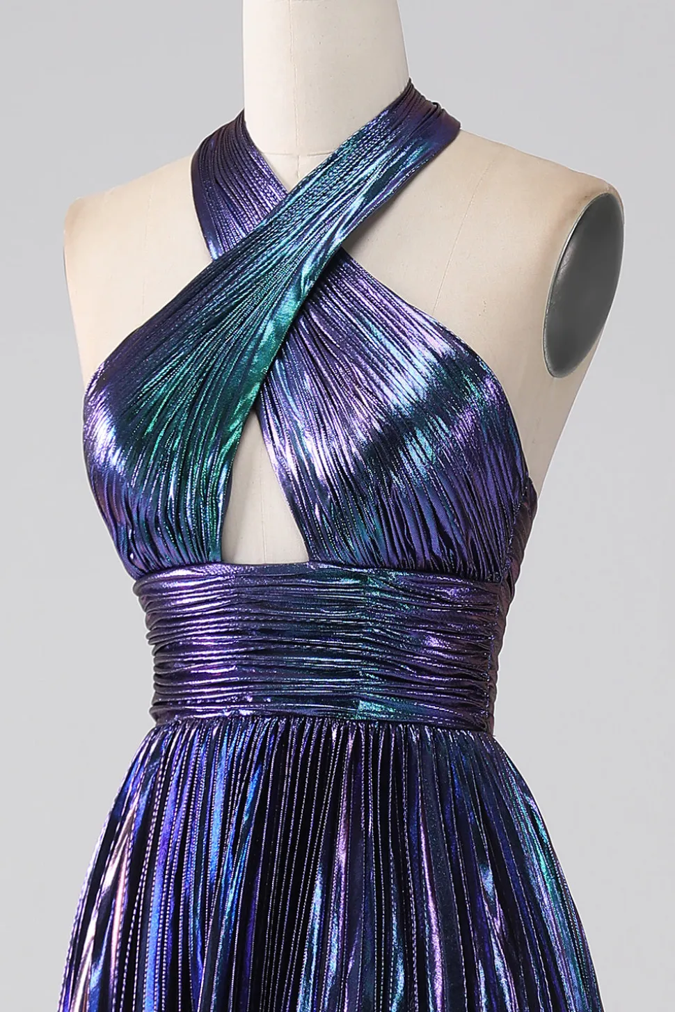 Halter roxo brilhante um vestido de baile de formatura de linha com pregas