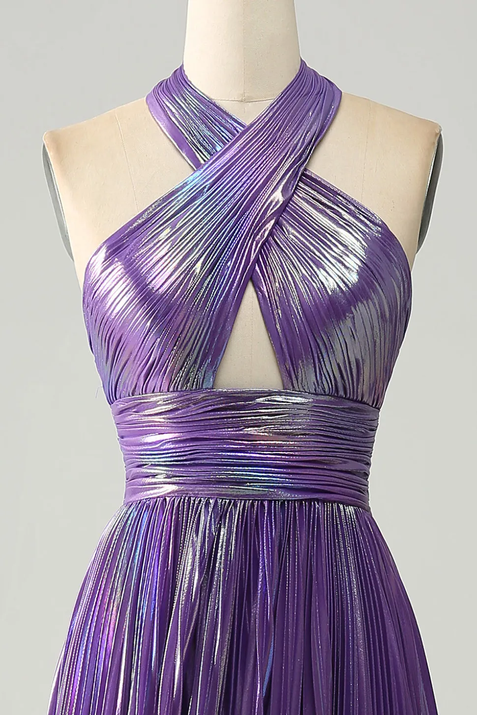 Halter roxo brilhante um vestido de baile de formatura de linha com pregas