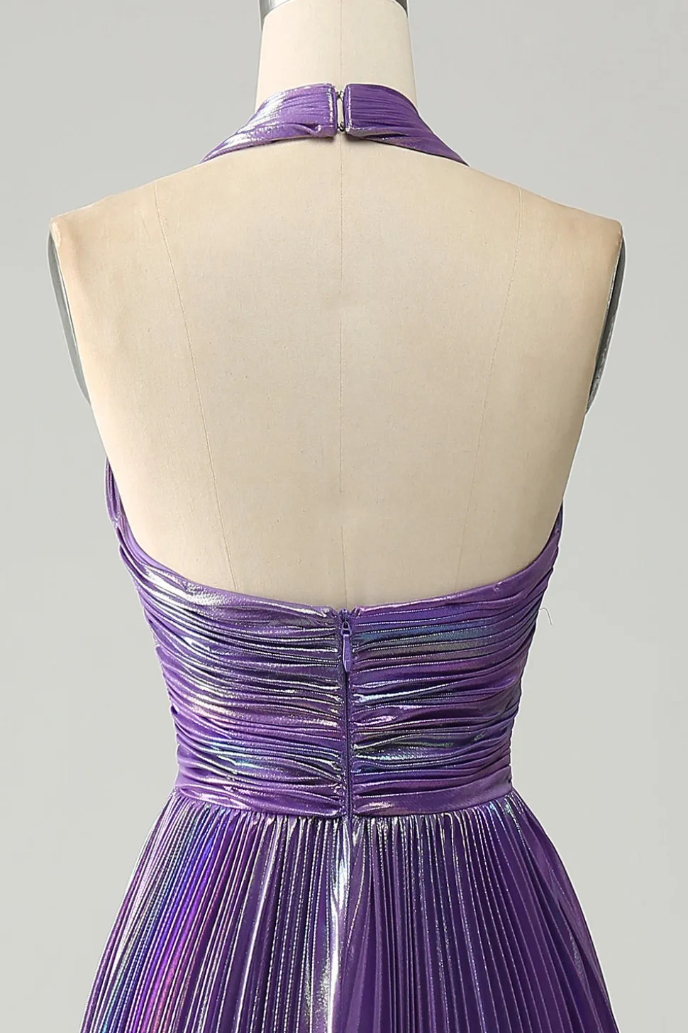 Halter roxo brilhante um vestido de baile de formatura de linha com pregas