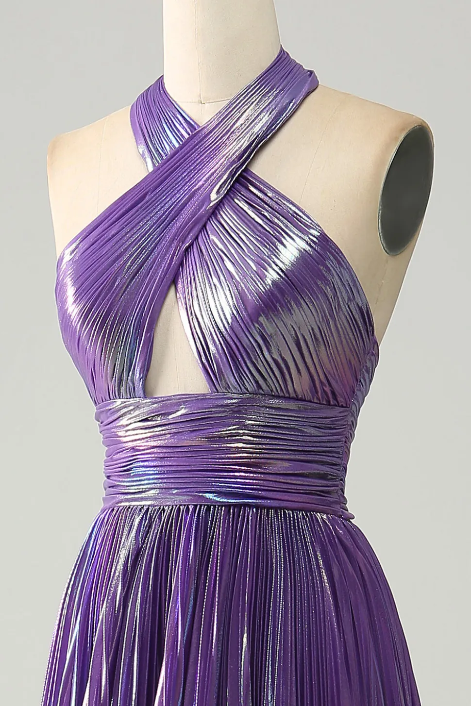 Halter roxo brilhante um vestido de baile de formatura de linha com pregas