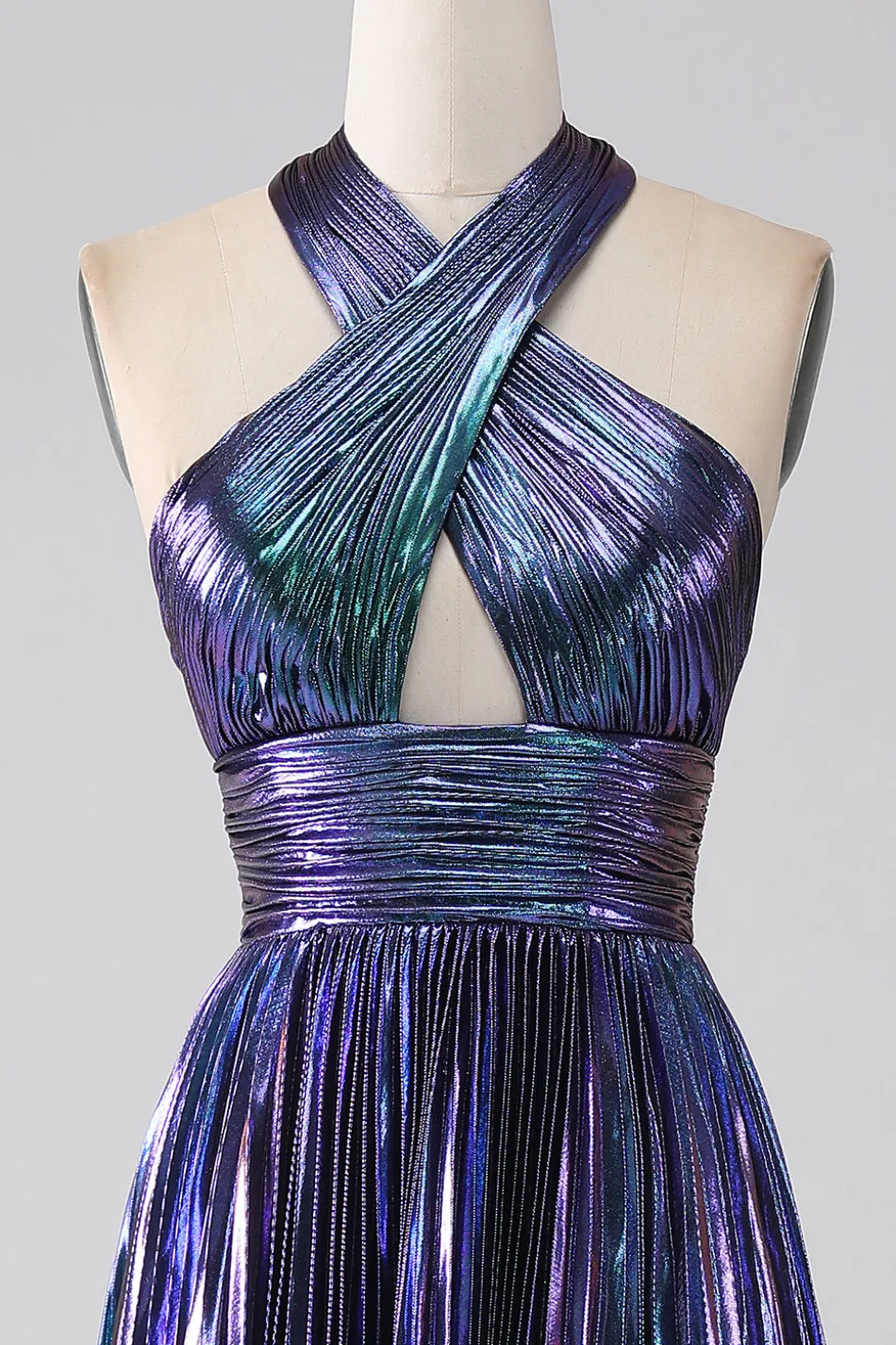 Halter roxo brilhante um vestido de baile de formatura de linha com pregas