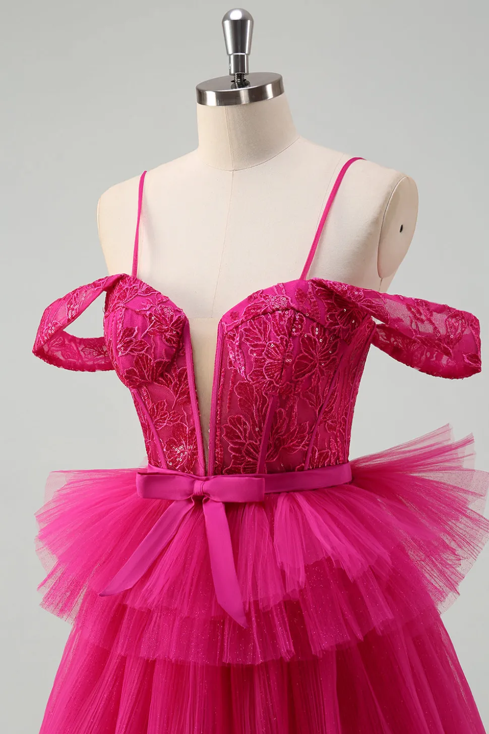 Hot Pink Cold Shoulder A-Line Tulle Tiered Long Prom Dress com Appliques