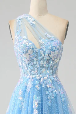 Impressionante uma linha de um ombro azul claro longo vestido de baile de tule com apliques