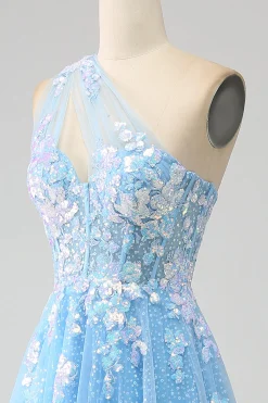 Impressionante uma linha de um ombro azul claro longo vestido de baile de tule com apliques