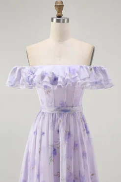 Lavanda Floral babado fora do ombro Um vestido de dama de honra linha