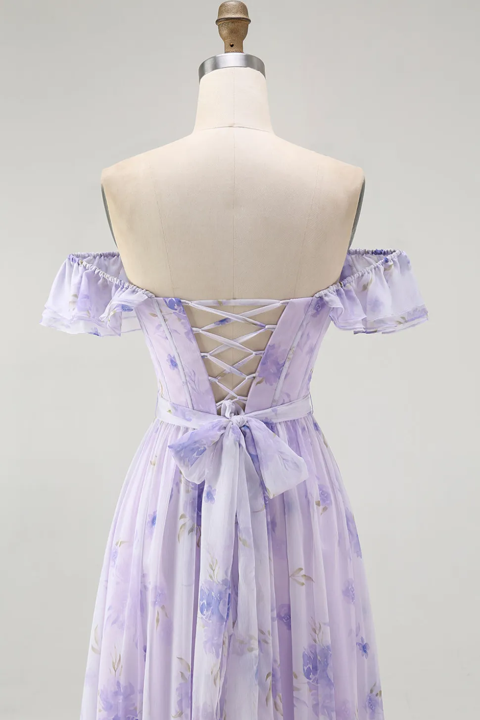 Lavanda Floral babado fora do ombro Um vestido de dama de honra linha