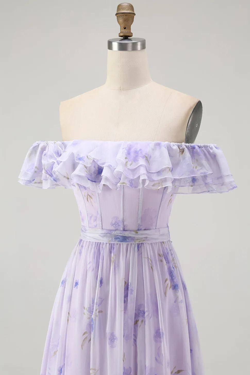 Lavanda Floral babado fora do ombro Um vestido de dama de honra linha