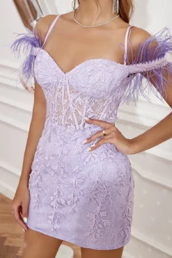 Lavanda fora do vestido de regresso a casa do ombro com penas
