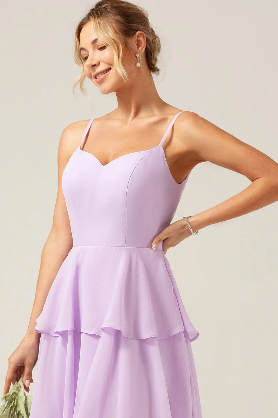 Lilás Uma Linha Esparguete Correias Chiffon Tiered Vestido Madrinha com Fenda