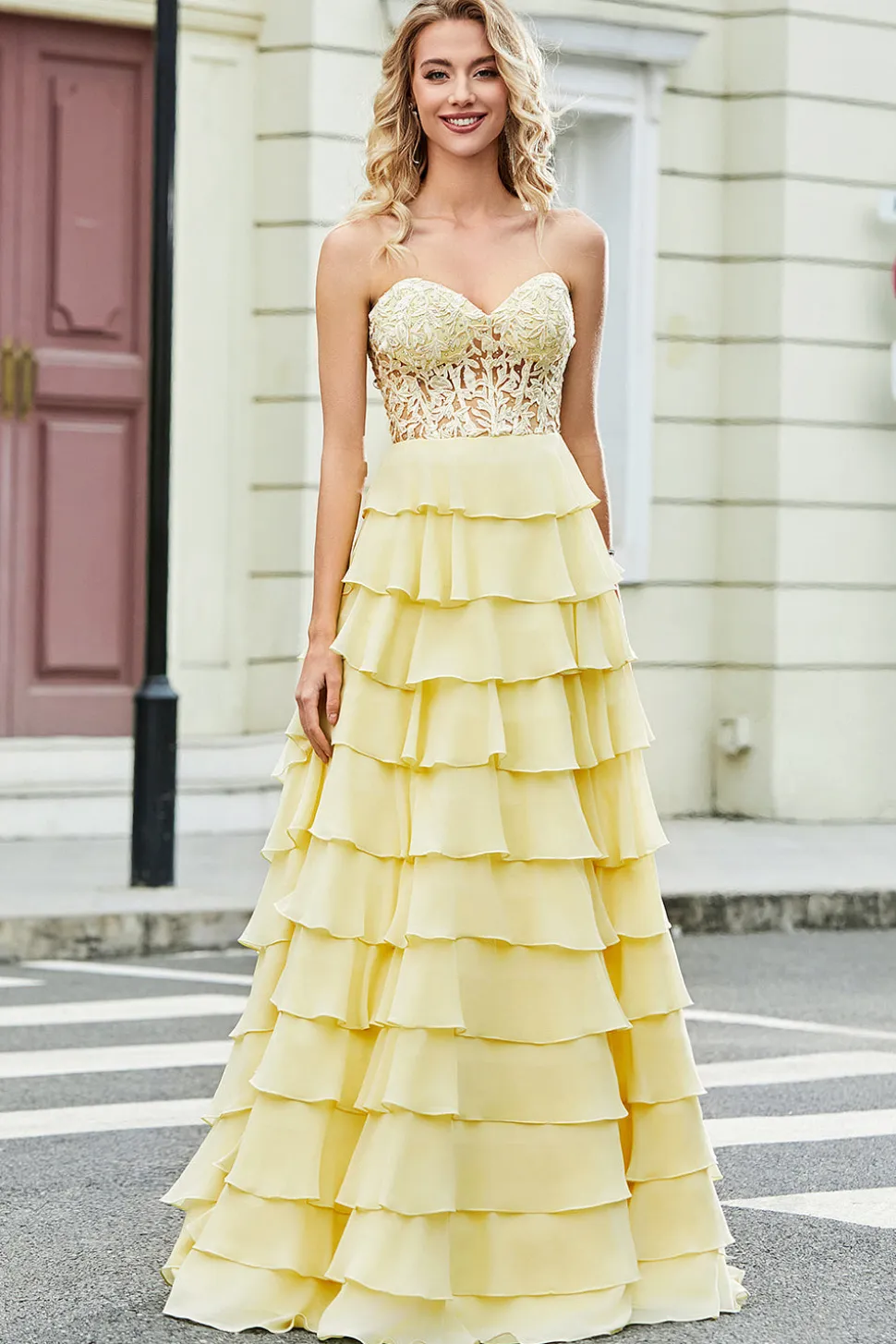 Lindo A Line Sweetheart Yellow Corset Prom Dress com Appliques Ruffles
