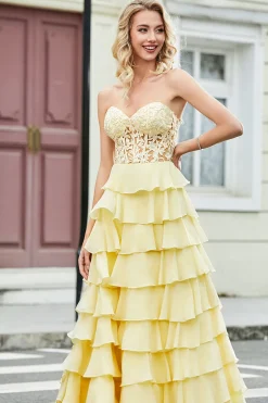 Lindo A Line Sweetheart Yellow Corset Prom Dress com Appliques Ruffles